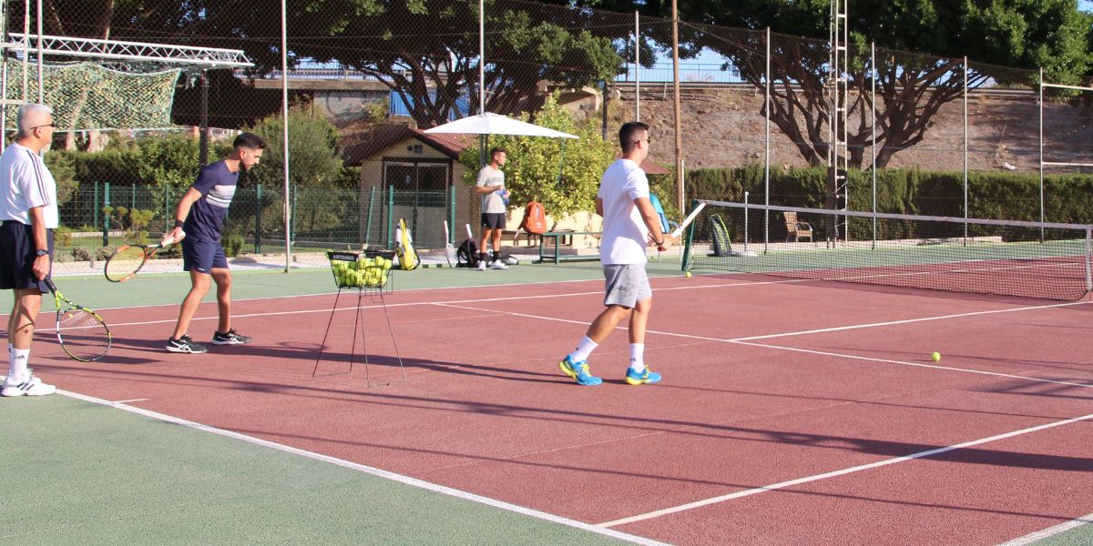 adult tennis lessons in malaga