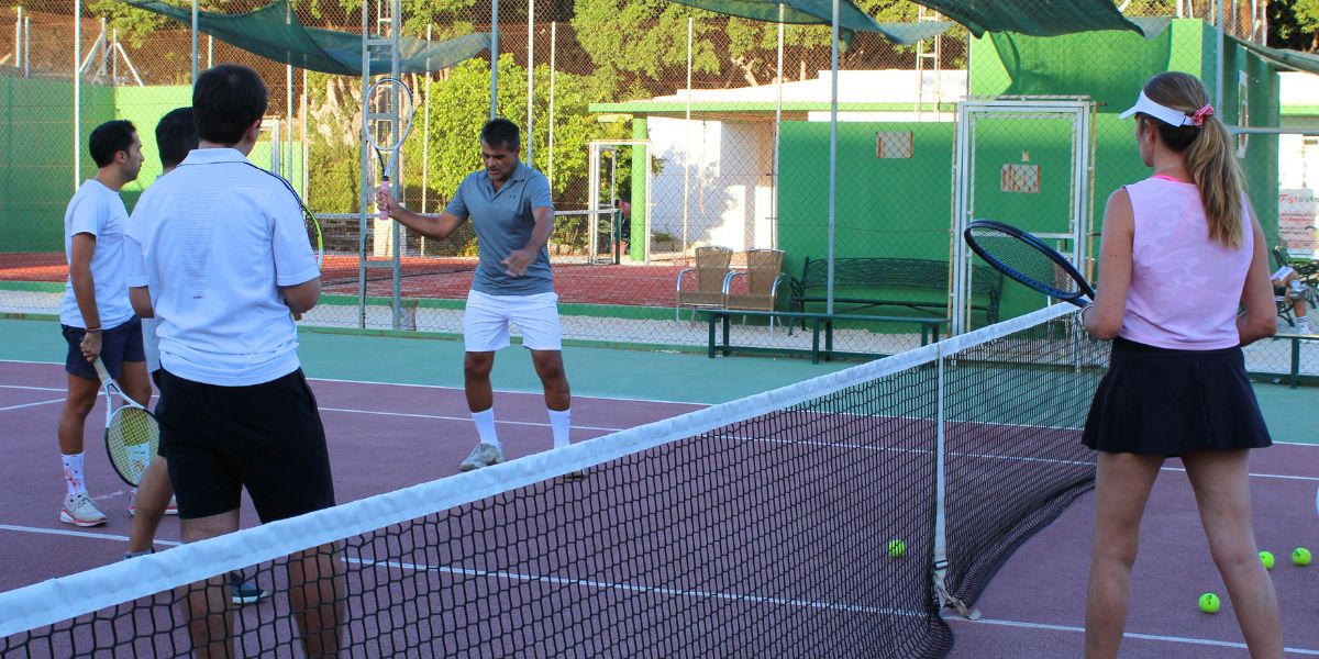 mejor escuela de tenis en malaga