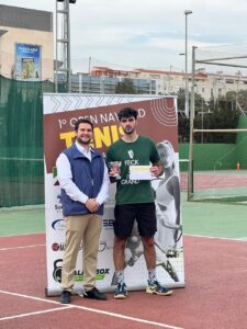 Fran Botella, monitor de la escuela, quedo subcampeón del 1 Open de tenis Cortijo Alto