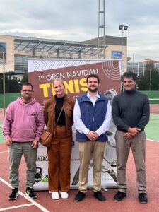 Patrocinadores con el director del torneo